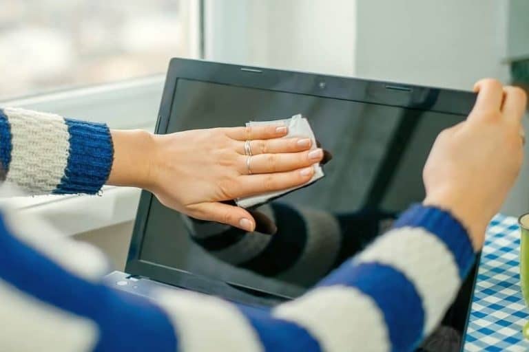 Read more about the article How to Clean a Computer Screen – 5 Easy Steps