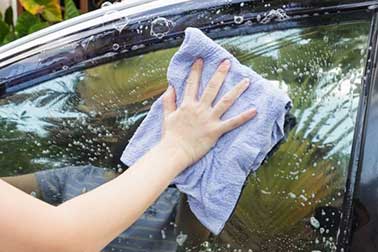 Read more about the article Best Way to Clean Car Windows – 6 Easy Steps