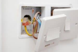 Read more about the article Wiring a Light Switch and Outlet on the Same Circuit