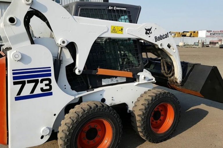 Read more about the article Bobcat 773 Specs and Review
