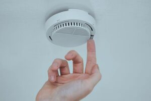 Read more about the article Smoke Alarm Beeps 1, 2, 3, 4, or 5 Times Then Stops – How to Fix