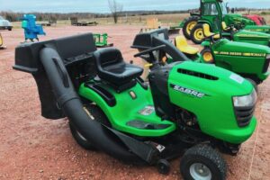 Read more about the article John Deere Sabre Specs and Review