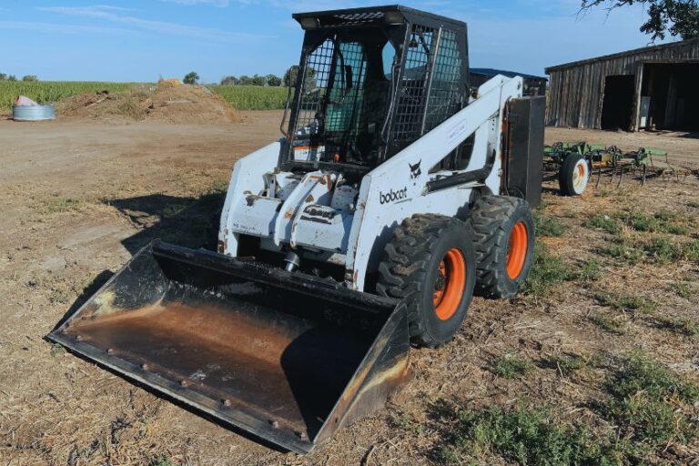 Read more about the article Bobcat 863 Specs, Problems, Review